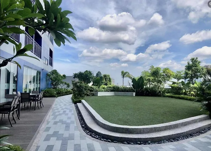 Awesome Value, Great Location Apartment *